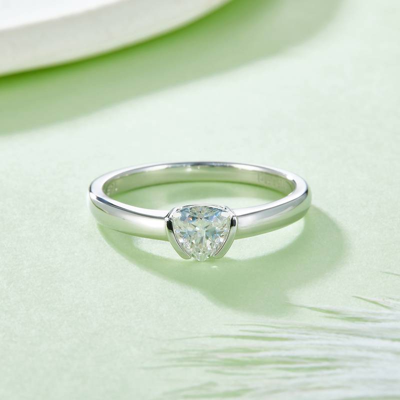 简约三角形S925银镀白金MoissaniteWomen's Ring0.5ctD级